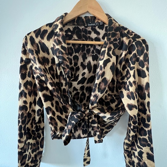 Leopard print wrap top size small/ sold out on boohoo website - Picture 4 of 6